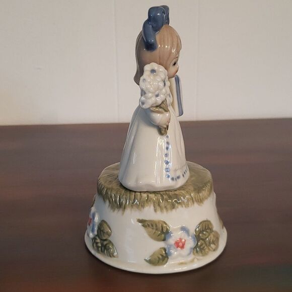 Cute Vintage Little Girl with Kitten Porcelain Music Box - Picture 5 of 8